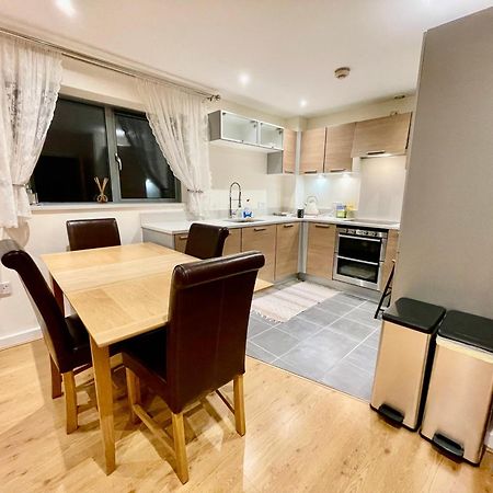 Luxury 2 Bedroom Apartment- Lake View - Free Parking - Wembley Stadium 5Km London Eksteriør bilde