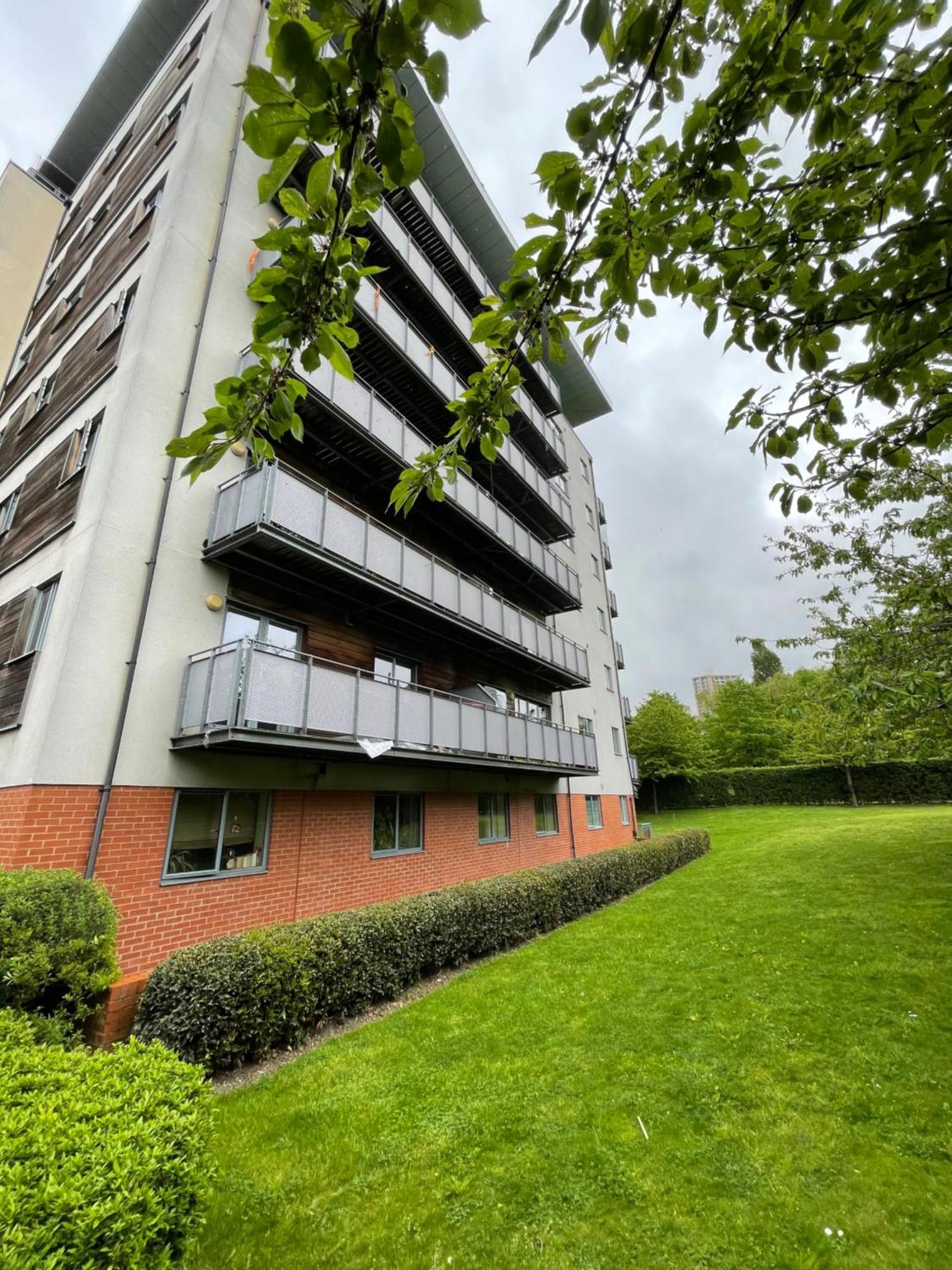 Luxury 2 Bedroom Apartment- Lake View - Free Parking - Wembley Stadium 5Km London Eksteriør bilde