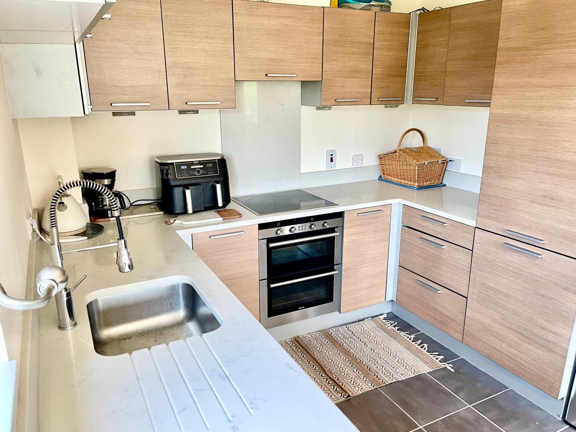 Luxury 2 Bedroom Apartment- Lake View - Free Parking - Wembley Stadium 5Km London Eksteriør bilde